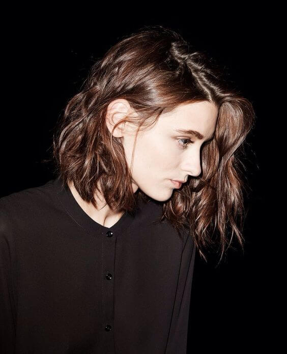 coiffage pour cheveux courts ondulés et bouclés