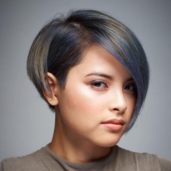 coiffage pour cheveux courts avec une frange