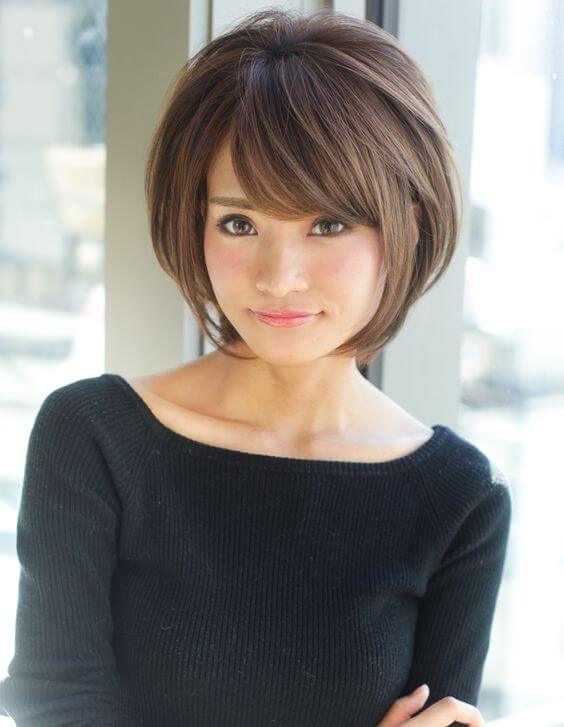 coiffage pour cheveux courts avec une frange