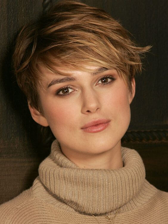 coiffage pour cheveux courts avec une frange