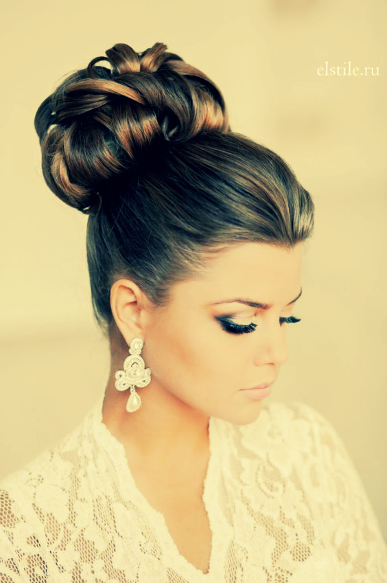 Coiffure classique à base de bouclie