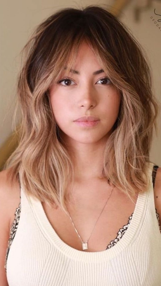 Coiffures femmes pour cheveux longs pour un visage rond