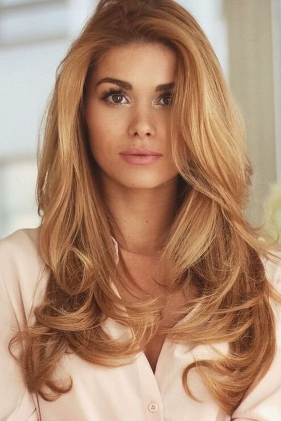 Coiffures femmes pour cheveux longs pour un visage rond