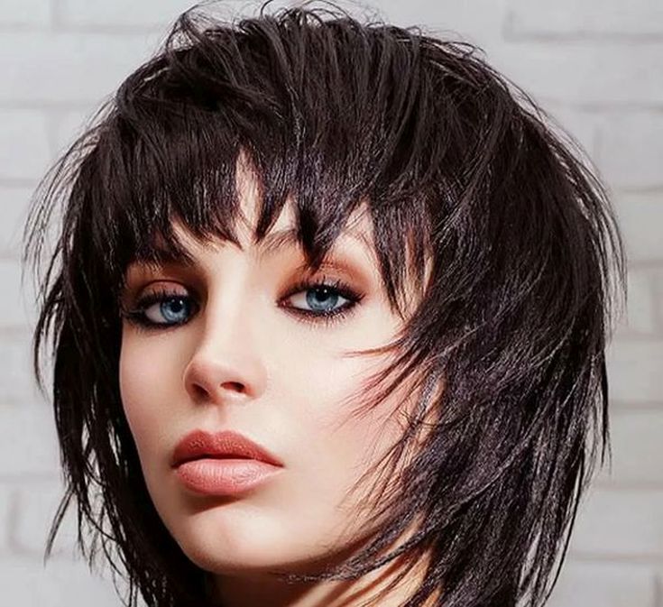 (+135 photos) Cascade graduée pour cheveux mi-longs