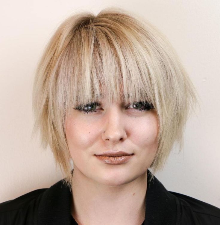 (+180 photo) Coupe de cheveux en cascade pour un visage rond