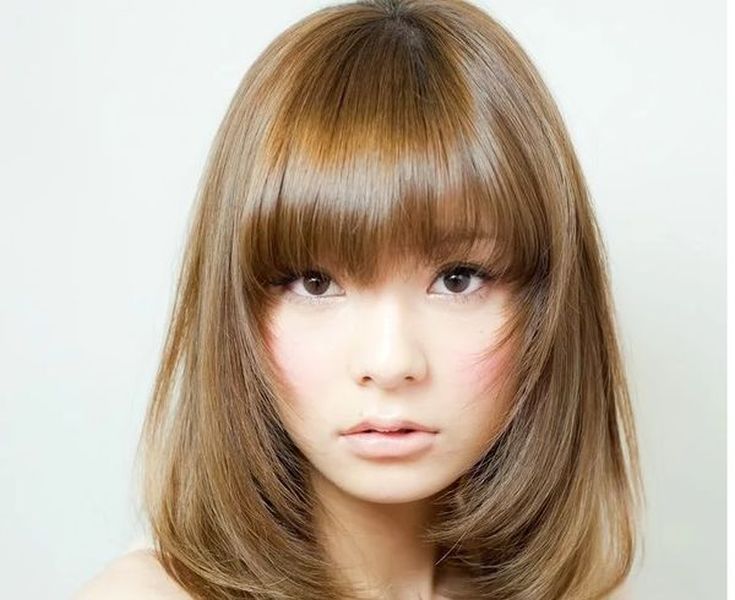 (+180 photo) Coupe de cheveux en cascade pour un visage rond