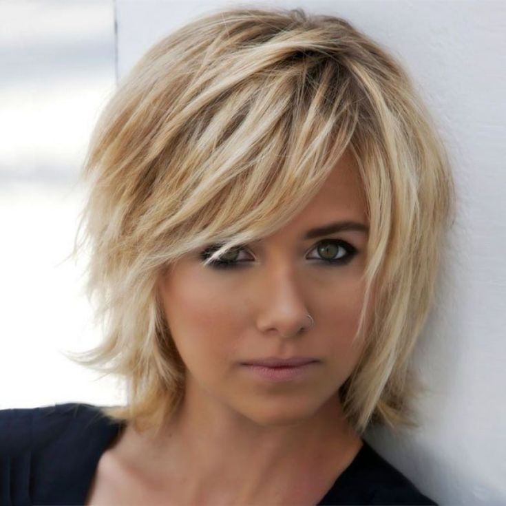 (+192 photos) Coupe de cheveux rétro Aurora années 80