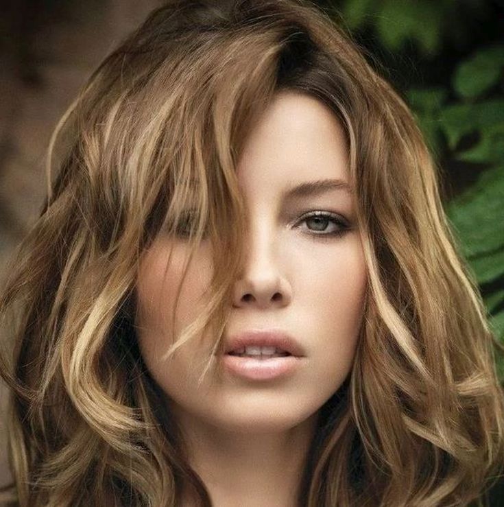 (+135 photos) Cascade graduée pour cheveux mi-longs