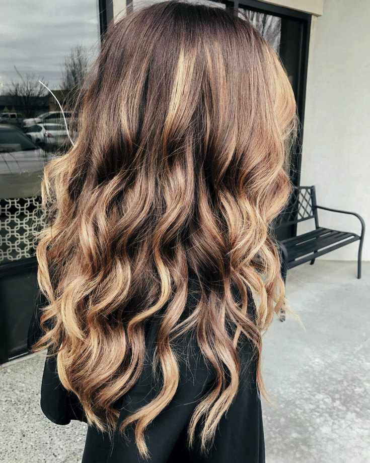 Mèches californiennes sur cheveux foncés