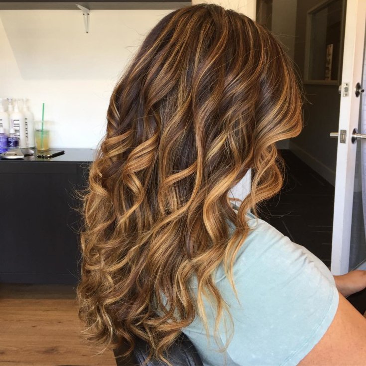 Mèches californiennes sur cheveux foncés