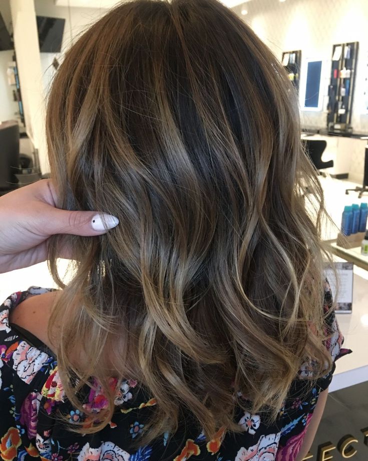 Mèches californiennes sur cheveux foncés