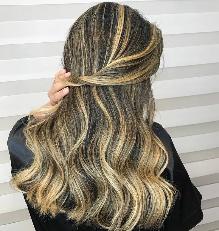Mèches californiennes sur cheveux foncés