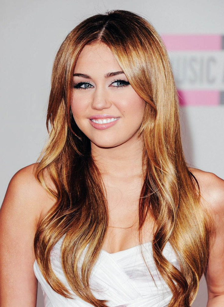 (+180 photo) Coupe de cheveux en cascade pour un visage rond