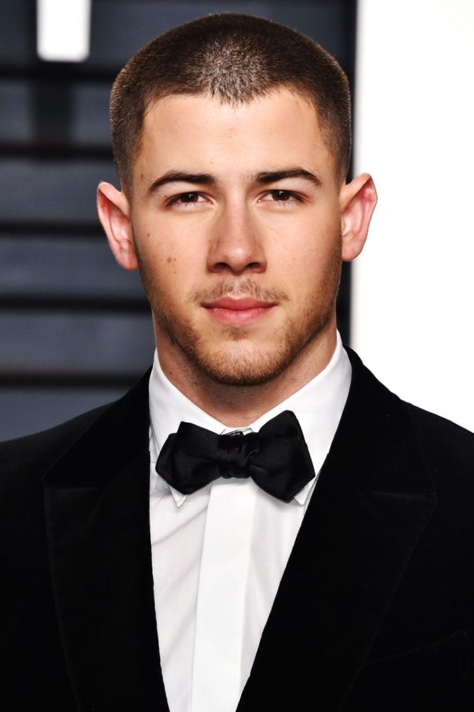 (+183 photos) Hérisson de coupe de cheveux pour hommes