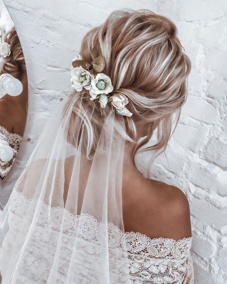 Coiffures de mariage avec un voile pour cheveux courts