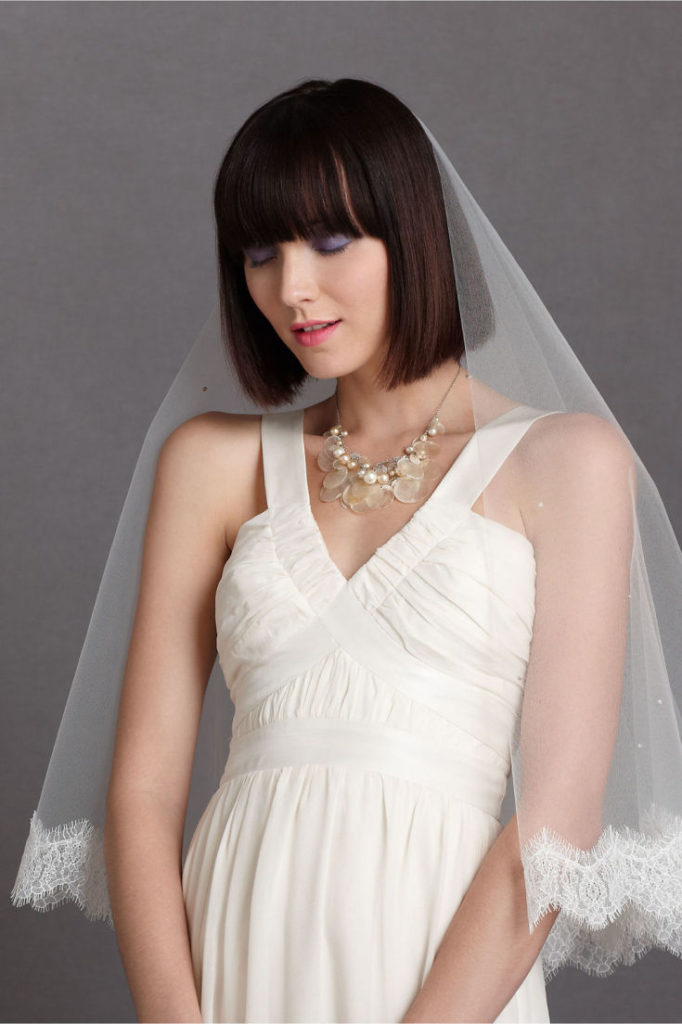 Coiffures de mariage avec un voile pour cheveux courts
