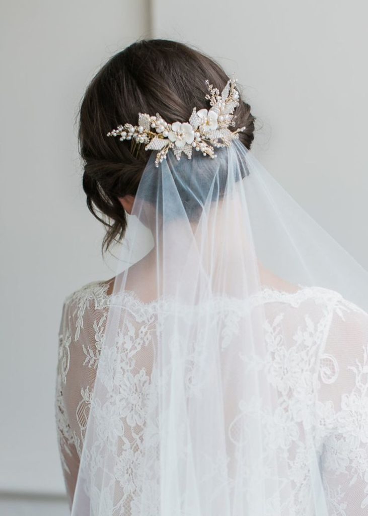 Coiffures de mariage avec un voile pour cheveux courts