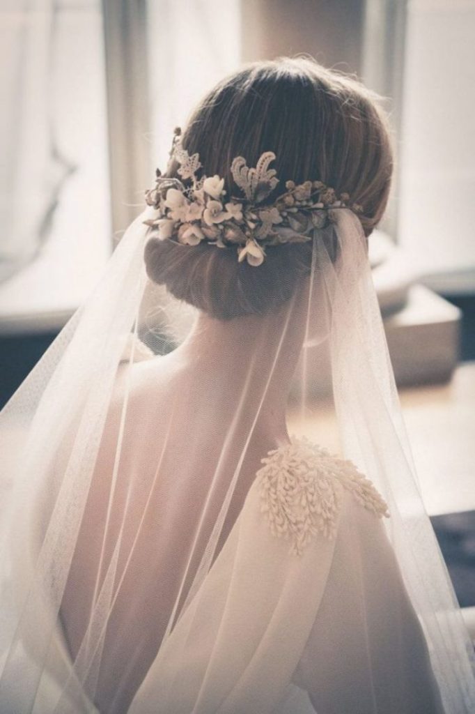Coiffures de mariage avec un voile pour cheveux courts