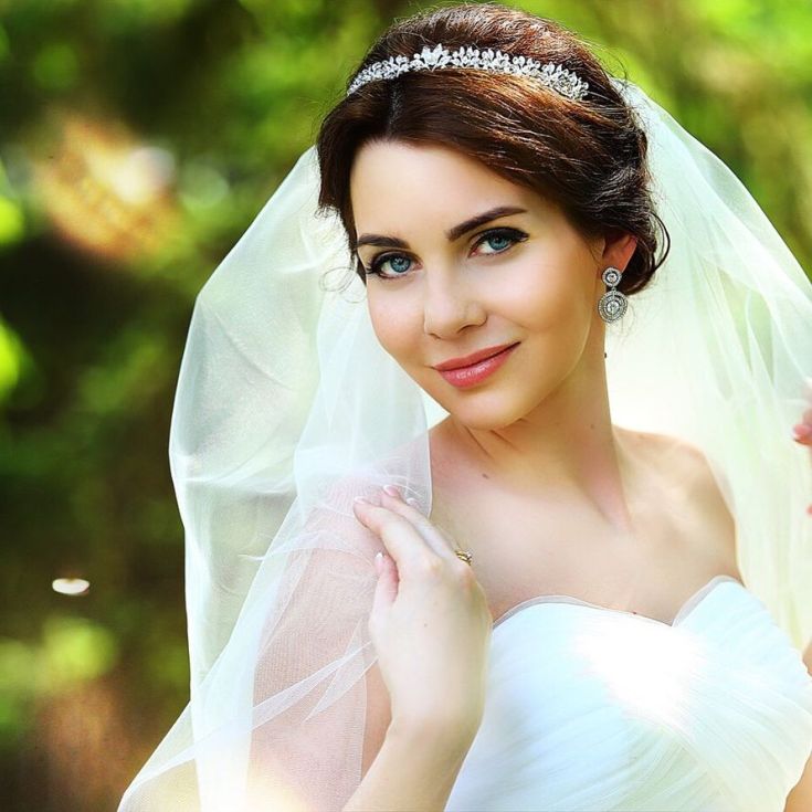 Coiffures de mariage avec un voile pour cheveux courts