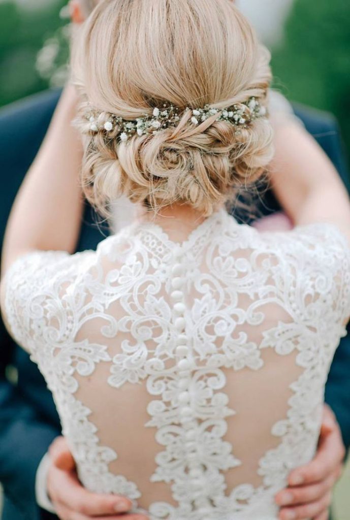 Coiffures de mariage avec un voile pour cheveux courts