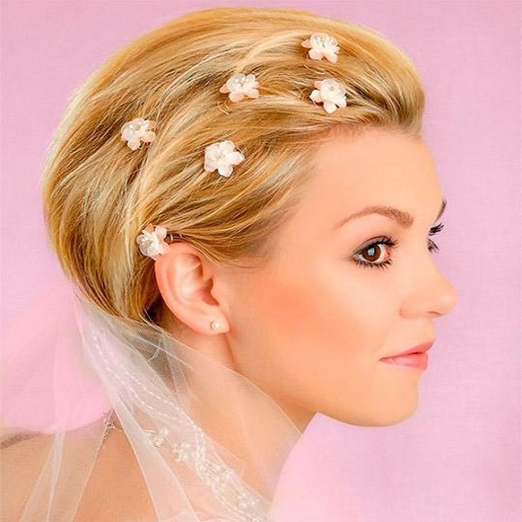 Coiffures de mariage avec un voile pour cheveux courts