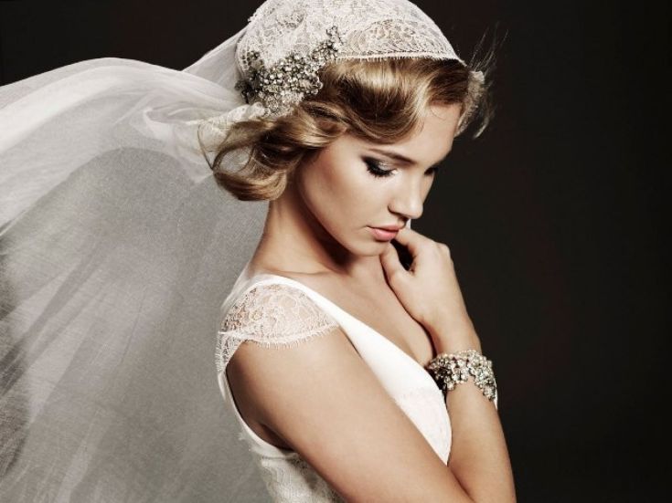 Coiffures de mariage avec un voile pour cheveux courts