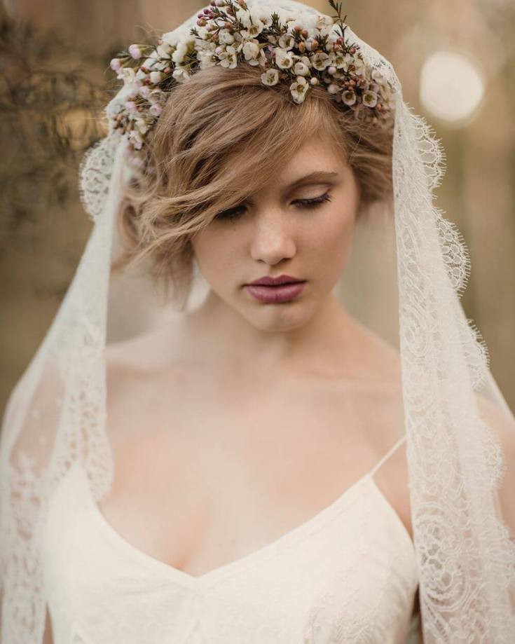 Coiffures de mariage avec un voile pour cheveux courts