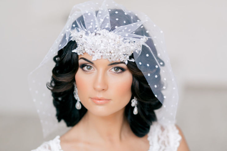 Coiffures de mariage avec un voile pour cheveux courts