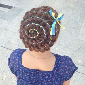 tisser de très belles tresses à l'aide d'un ruban