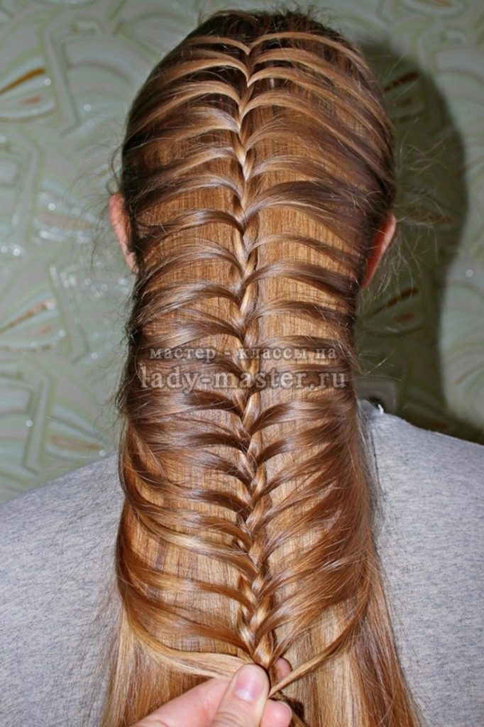 (+165 photos) Bandeau en queue de cochon avec cheveux dénoués (instructions photo étape par étape)