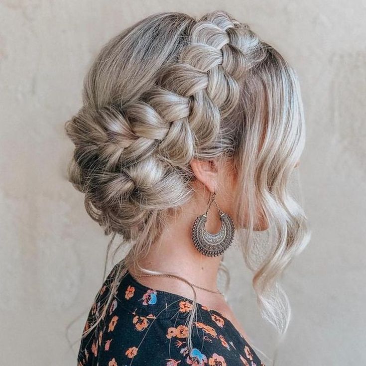 Coiffures topiques simples pour les cheveux paresseux moyens à longs