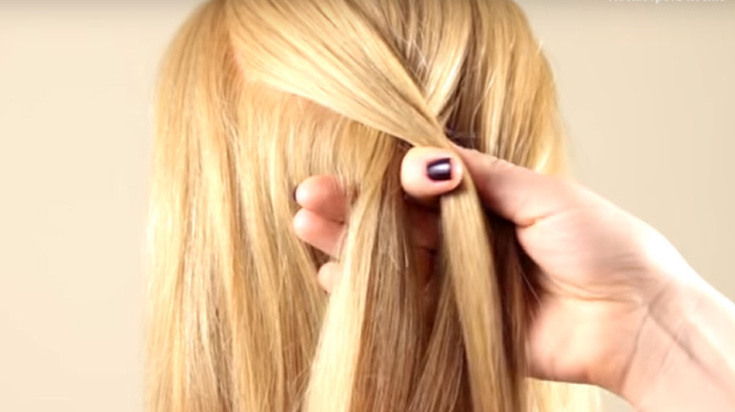 Coiffures topiques simples pour les cheveux paresseux moyens à longs