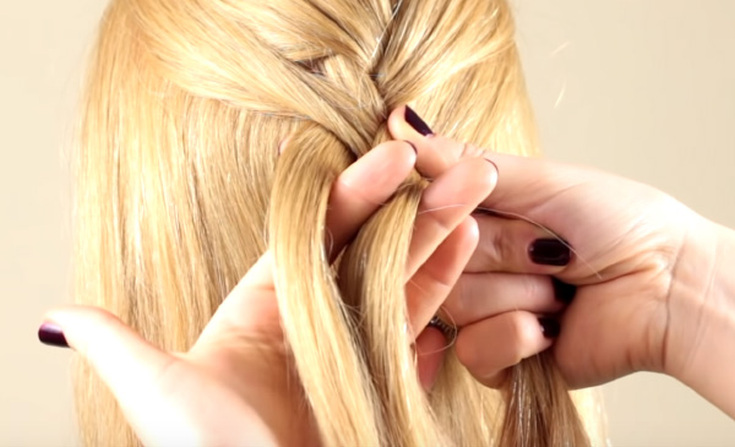 Coiffures topiques simples pour les cheveux paresseux moyens à longs