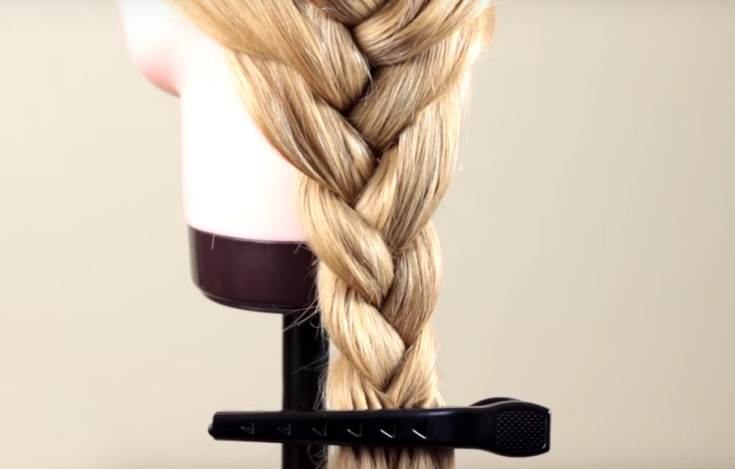Coiffures topiques simples pour les cheveux paresseux moyens à longs