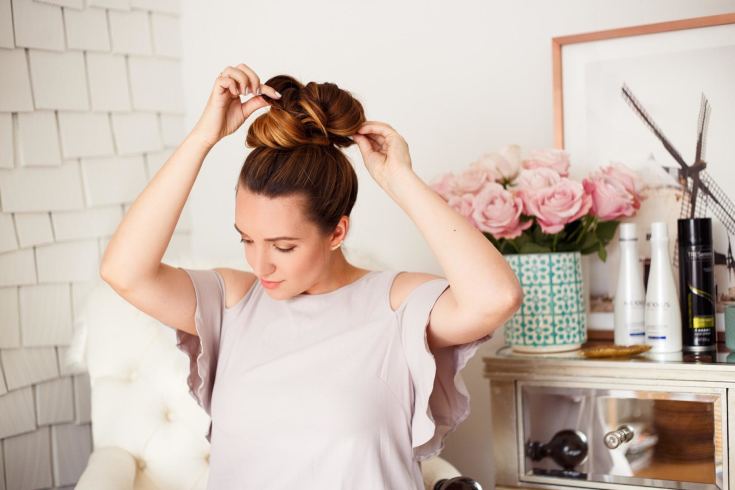 Coiffures topiques simples pour les cheveux paresseux moyens à longs