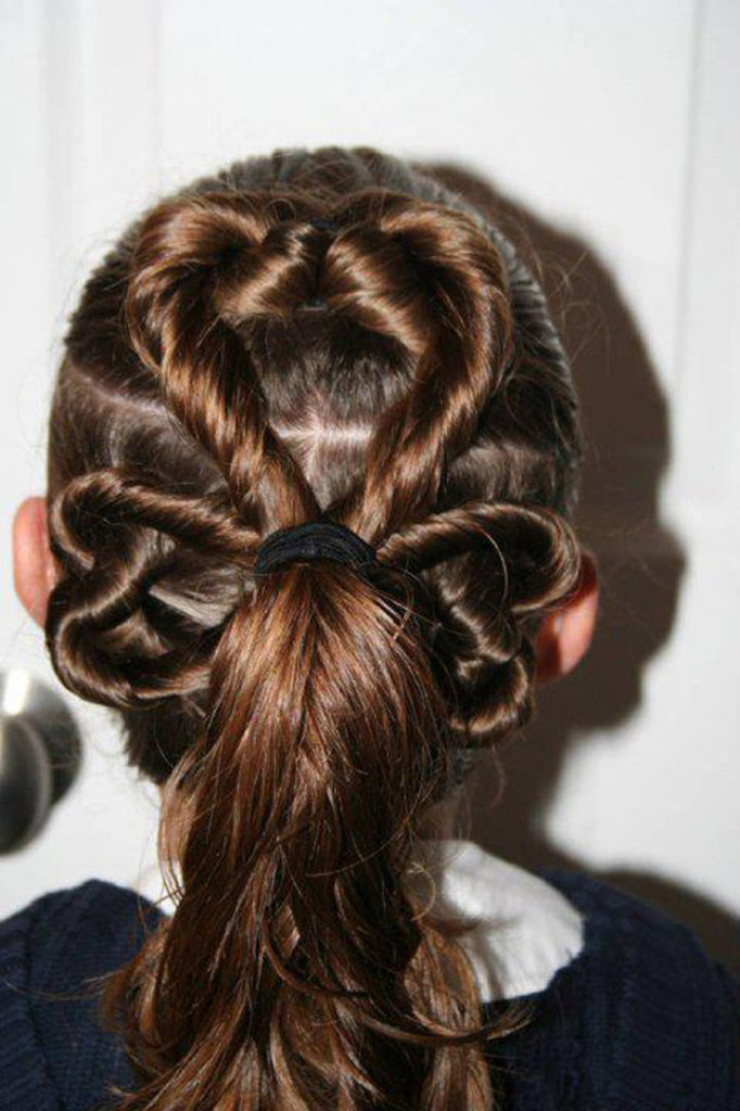 Coiffures faciles pour vous-même en 5 minutes pour les cheveux mi-longs à l'école