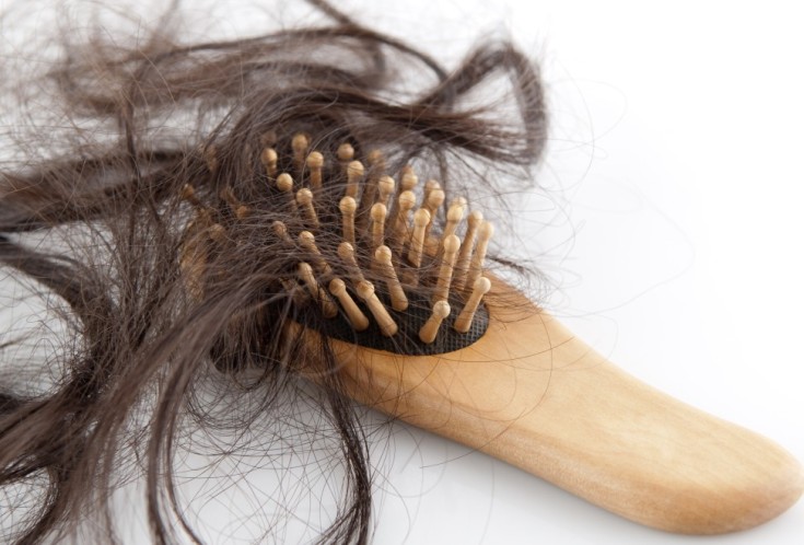 Causes de la chute des cheveux chez les femmes après 40 ans