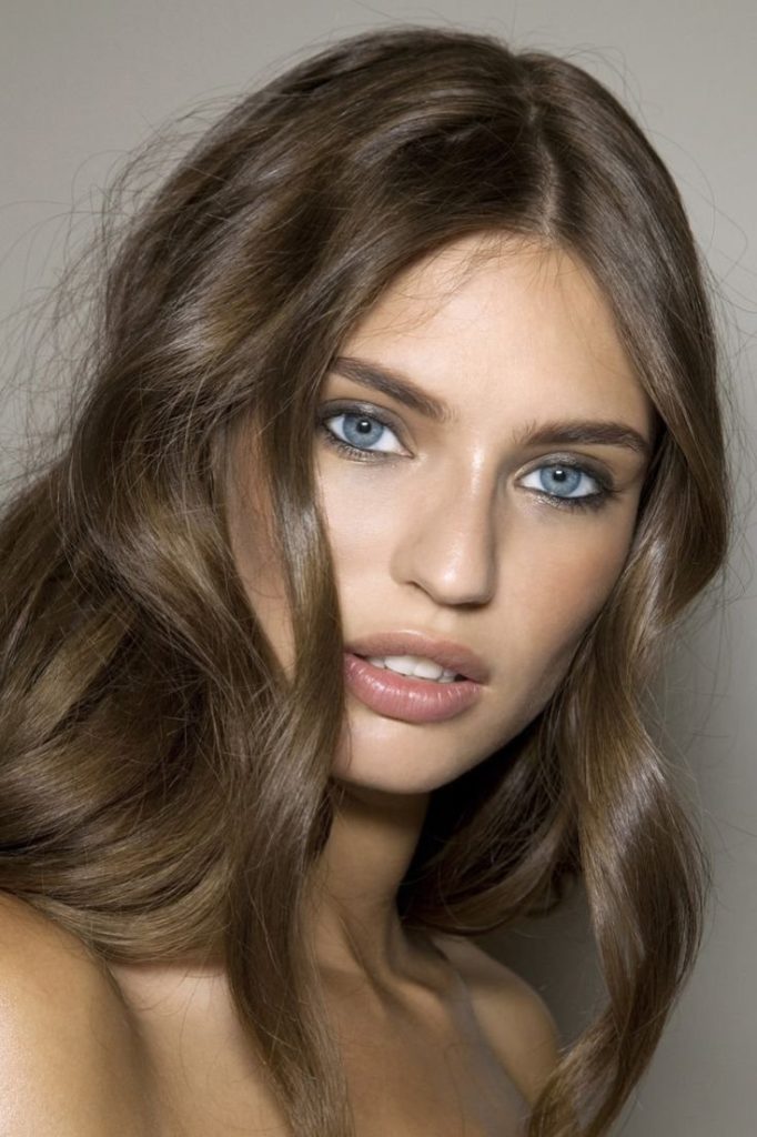 Photo couleur de cheveux blond foncé