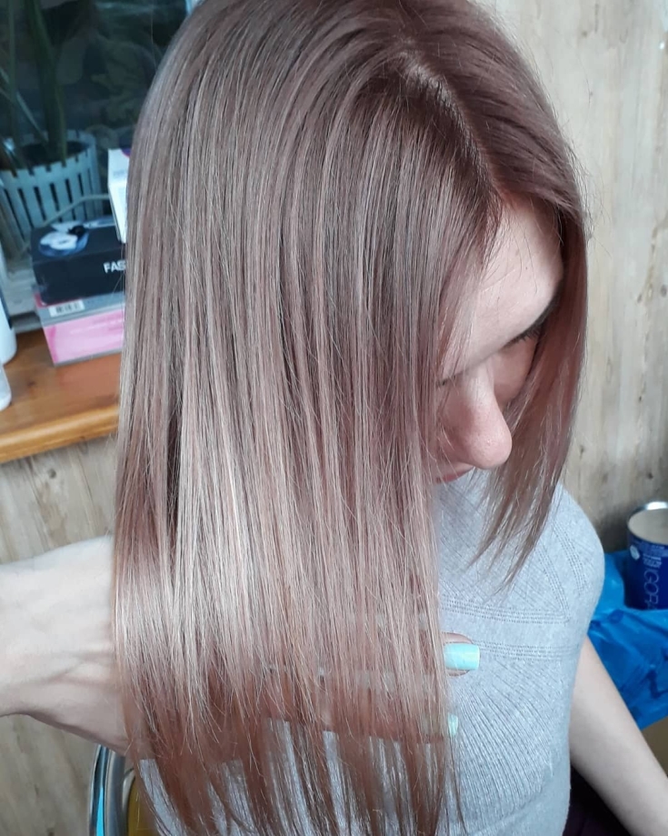 Couleur de cheveux blond rose