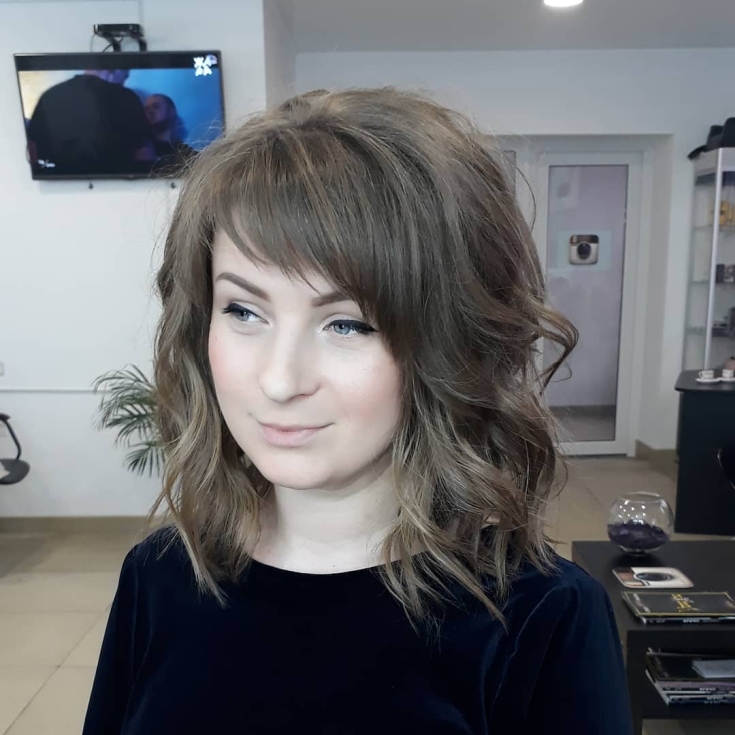 Couleur de cheveux châtain clair pour cheveux courts
