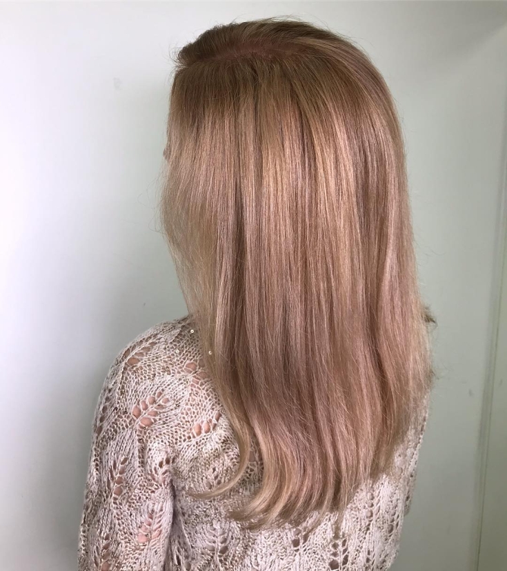 Couleur de cheveux blond rose