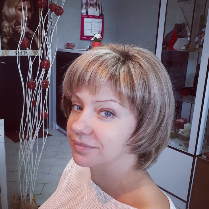 Couleur de cheveux châtain clair pour cheveux courts