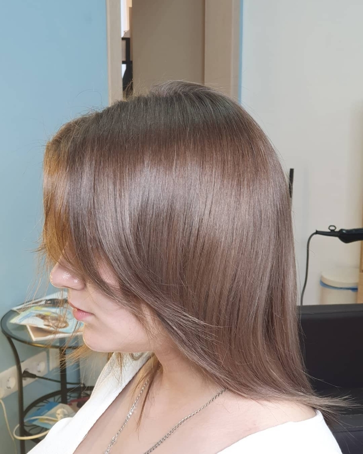 Couleur de cheveux châtain clair pour cheveux courts