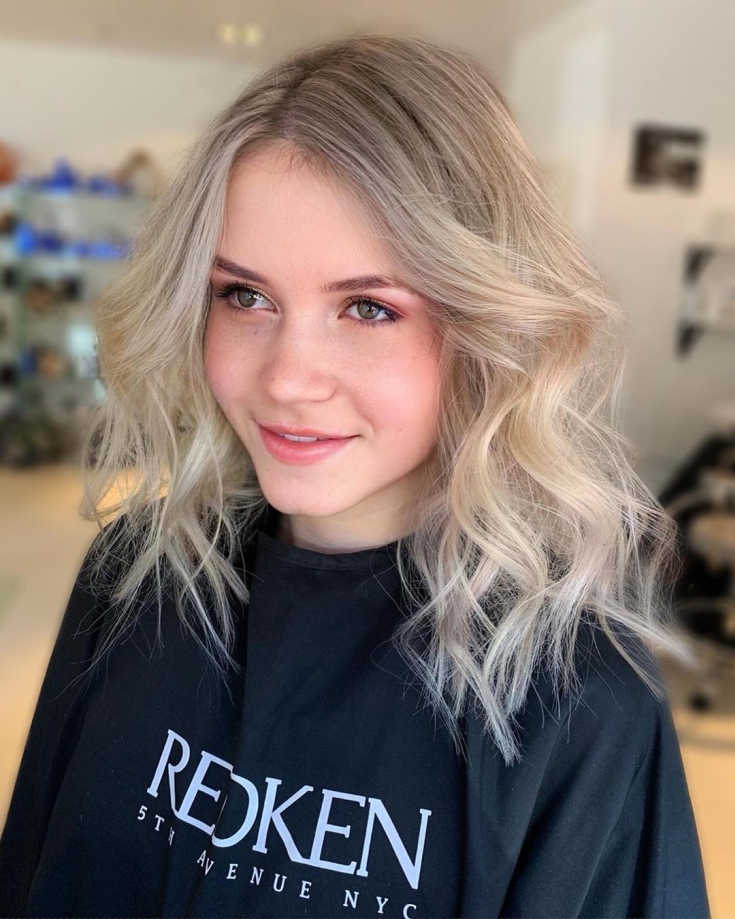 Couleur de cheveux châtain clair pour cheveux courts