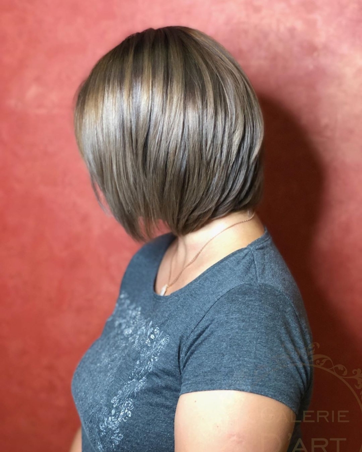 Couleur de cheveux châtain clair pour cheveux courts