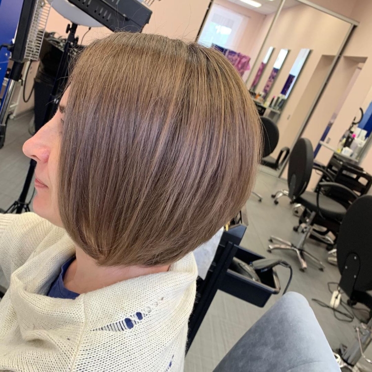 Couleur de cheveux châtain clair pour cheveux courts