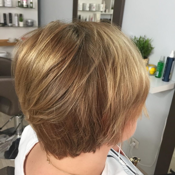 Couleur de cheveux châtain clair pour cheveux courts