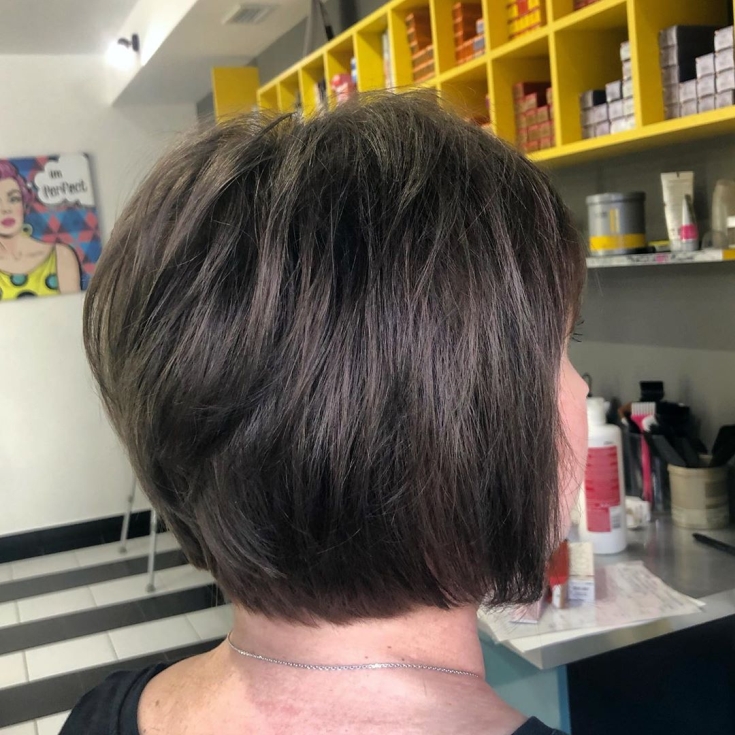 Couleur de cheveux châtain clair pour cheveux courts