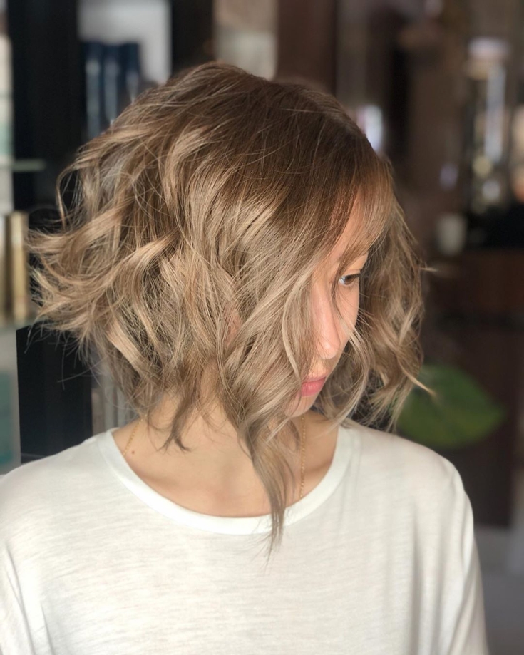 Couleur de cheveux châtain clair pour cheveux courts