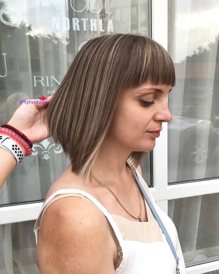 Couleur de cheveux châtain clair pour cheveux courts